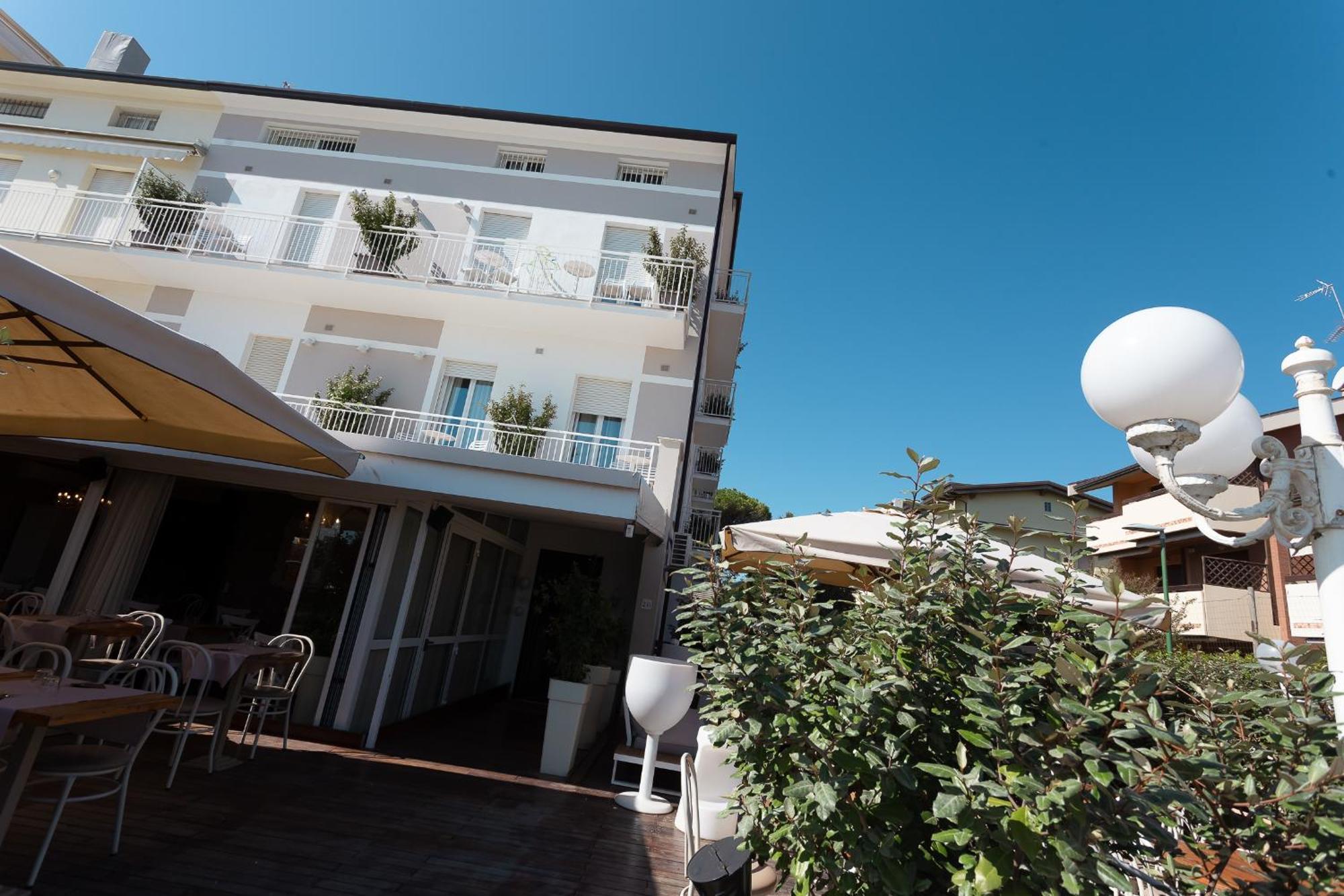 Hotel Ronchi Cervia Eksteriør billede