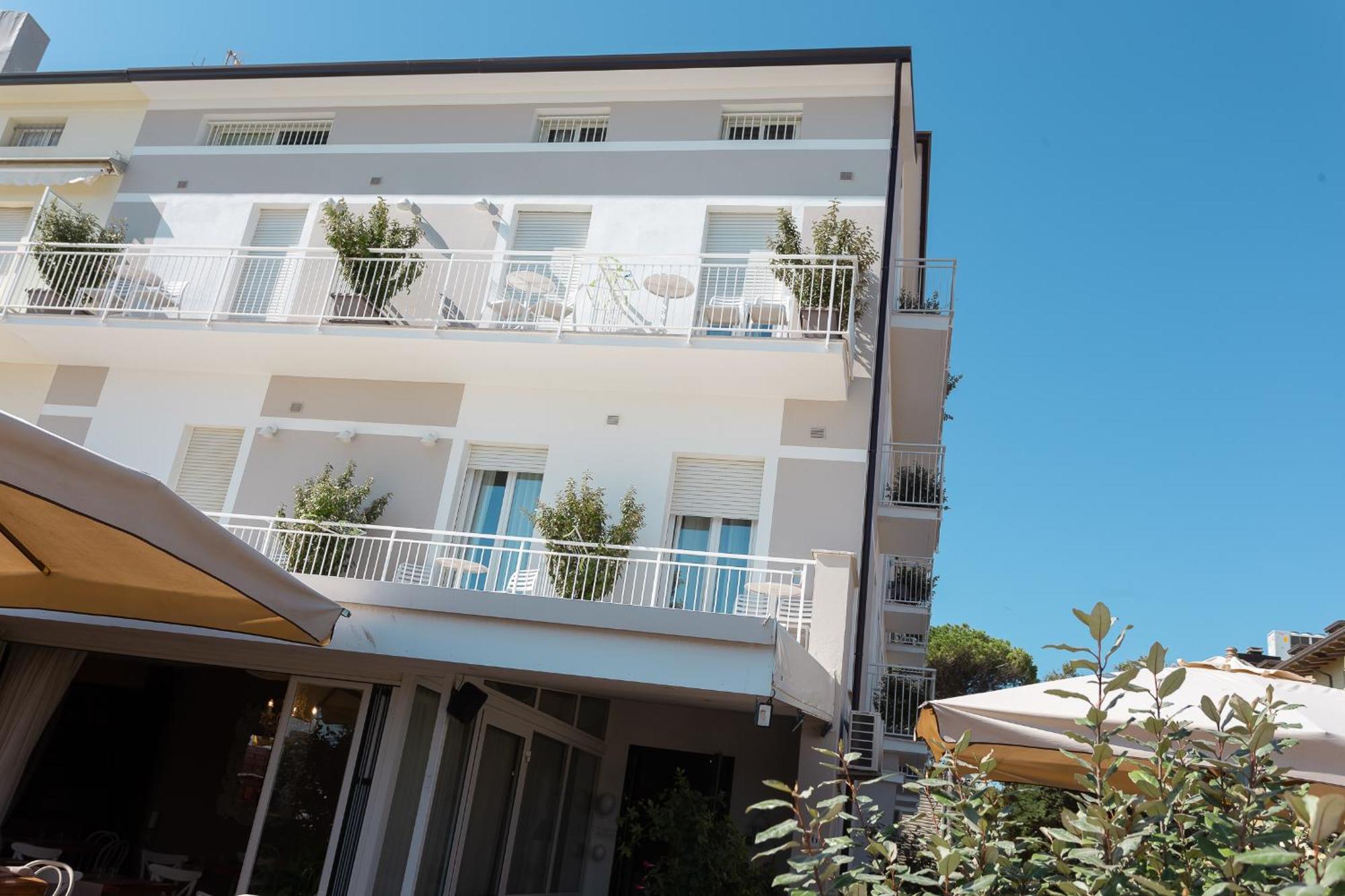 Hotel Ronchi Cervia Eksteriør billede